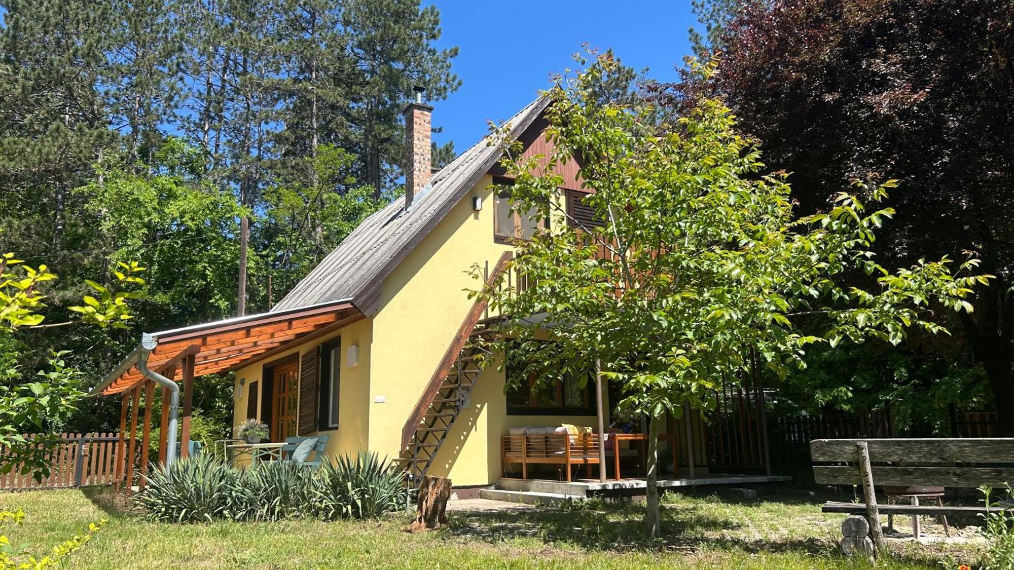 Forest-Side Home By Recreational Lake Kunfeherto Luaran gambar